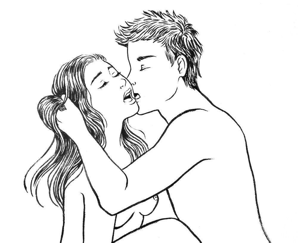 bărbat trăgând cu blândețe părul unei femei și sărutându-i obrazul