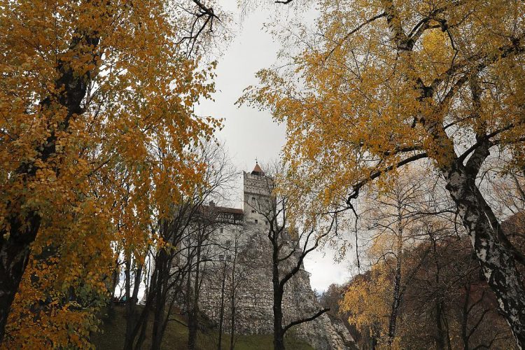 COVID-19 ii sperie pe vizitatori departe de Castelul lui Dracula in acest Halloween