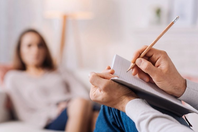 Stiti care este diferenta dintre un psiholog, un psihoterapeut si un psihiatru?