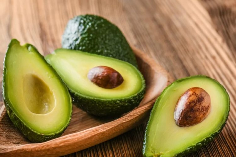 Avocado, un fruct gras prietenos cu sanatatea: de ce este bun pentru tine si cum sa-l mananci