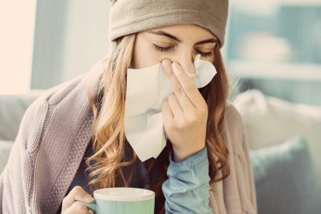 Simptomele gripei: cele mai eficiente remedii naturale pentru a le reduce si preveni