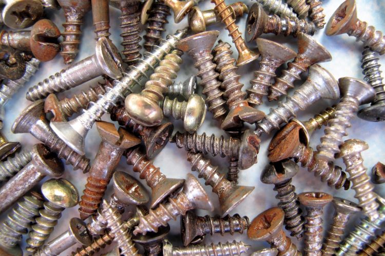 Șuruburi vs holșuruburi vs cuie. Cum se folosesc?