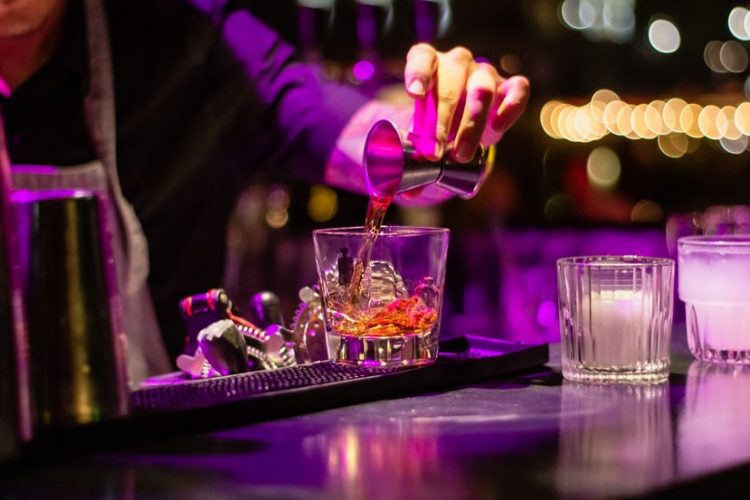 Cum te îmbraci la un cocktail party: 4 idei