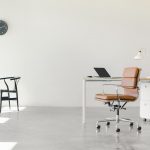 Amenajarea biroului in stil minimalist: 5 piese esentiale