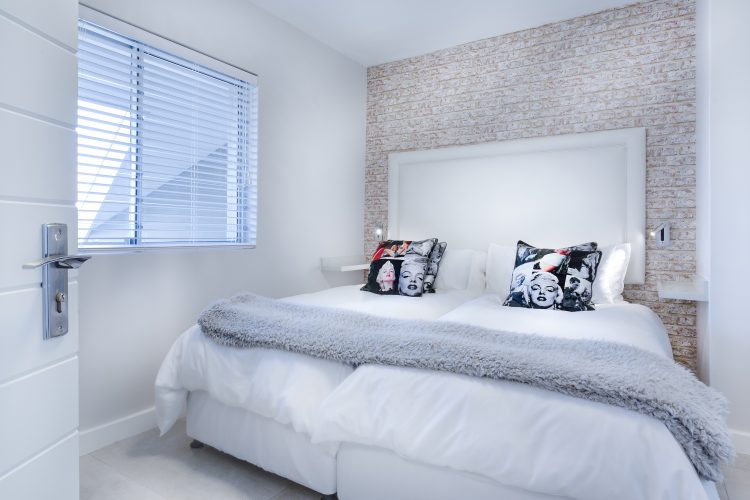 Cum sa decorezi un dormitor – 3 sfaturi pentru a crea un design practic