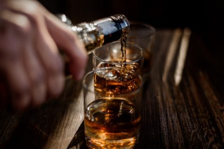 Sfaturi în alegerea și savurarea whisky-ului în funcție de preferințe și stilul de degustare