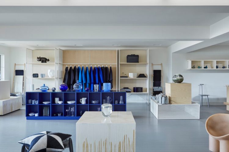 Tiina: Magazinul se inchide