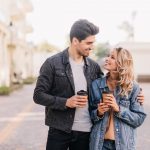 De la mesaje la intalniri reale: pasii cheie pentru trecerea de la datingul online la relatia offline