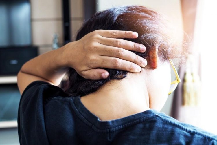 6 lucruri care iti pot cauza durere in spatele capului