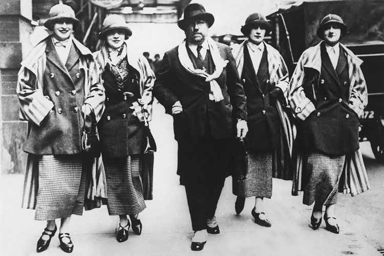 Moda in anii 1920: 10 factori care au influentat stilurile vestimentare
