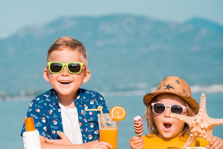 5 motive pentru care copiii trebuie să poarte ochelari de soare