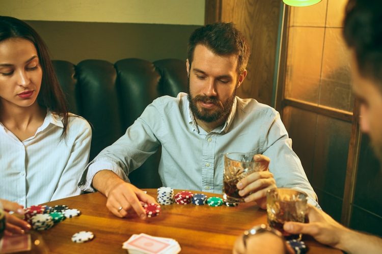 Cele mai bune jocuri de noroc care te ajută să &icirc;ți &icirc;nțelegi partenerul puțin mai bine