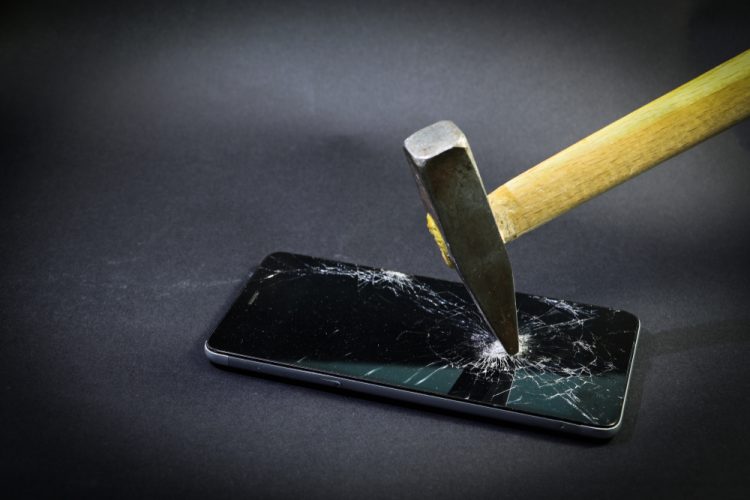 Cum să alegi un telefon rezistent? 5 sfaturi și recomandări utile