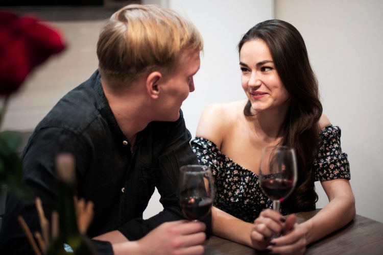 Care sunt avantajele platformelor de escortă pentru bărbații ocupați