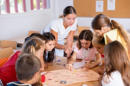 Cum stimulează jocurile de masă abilitățile sociale ale copiilor