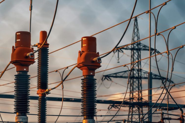 Furnizorii de energie electrică și gaze naturale investesc tot mai mult &icirc;n servicii moderne pentru clienți